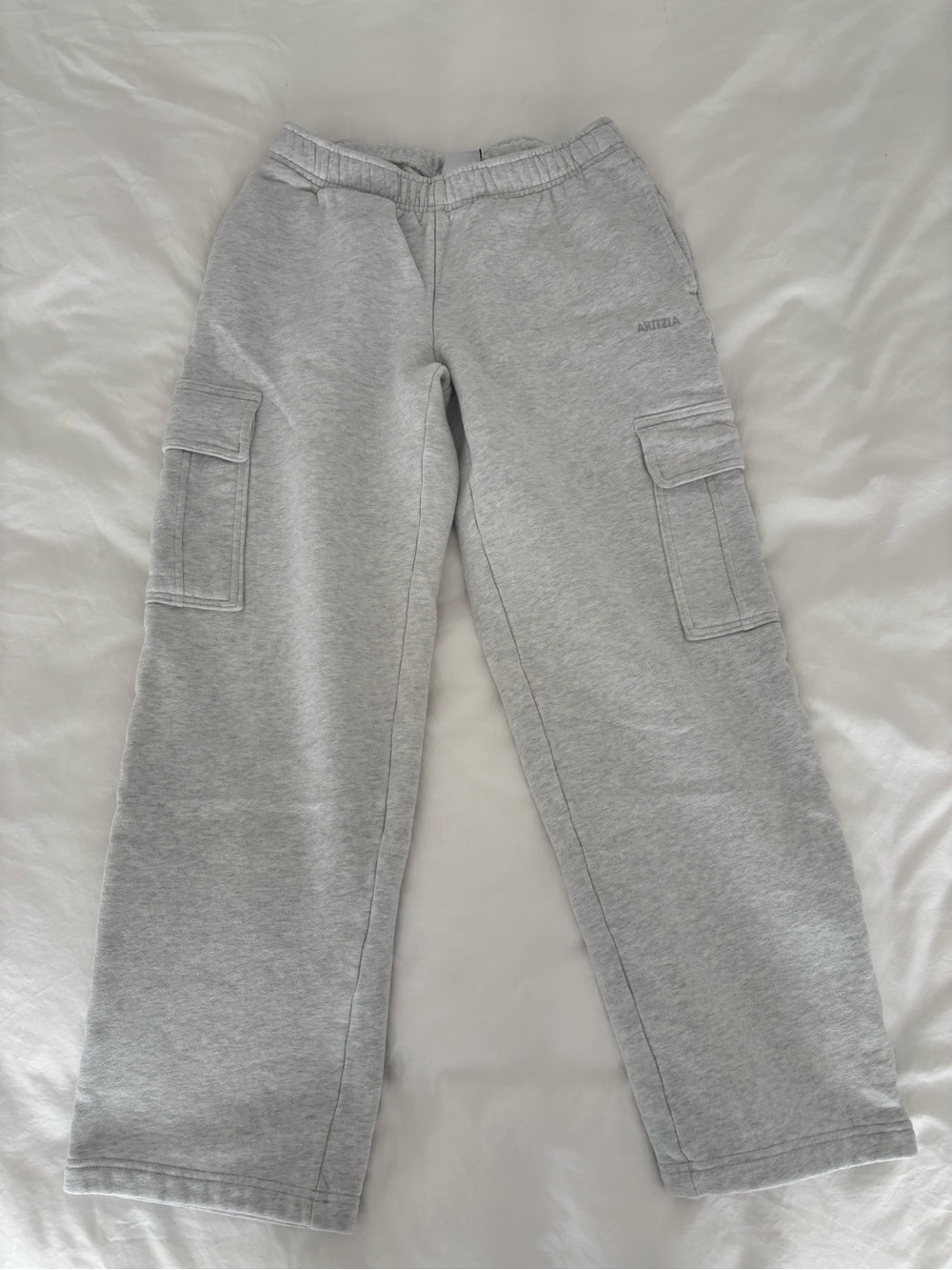 Aritizia Adult' Gray Cargo Sweatpants - Comfortable Everyday Bottoms